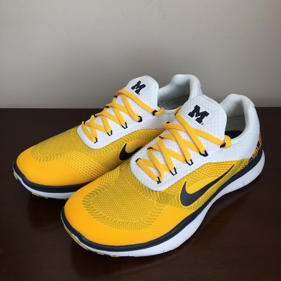 u of m nike shoes